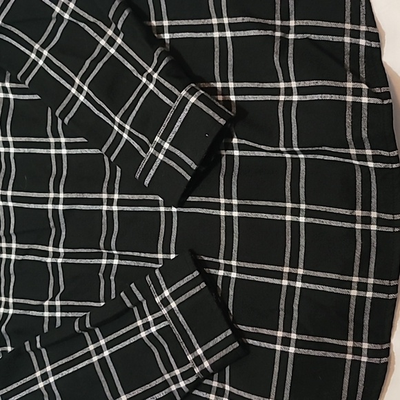 Jachs Girlfriend New York Women's' Flannel Shirt. Medium, Black, Side Pockets - Picture 9 of 11